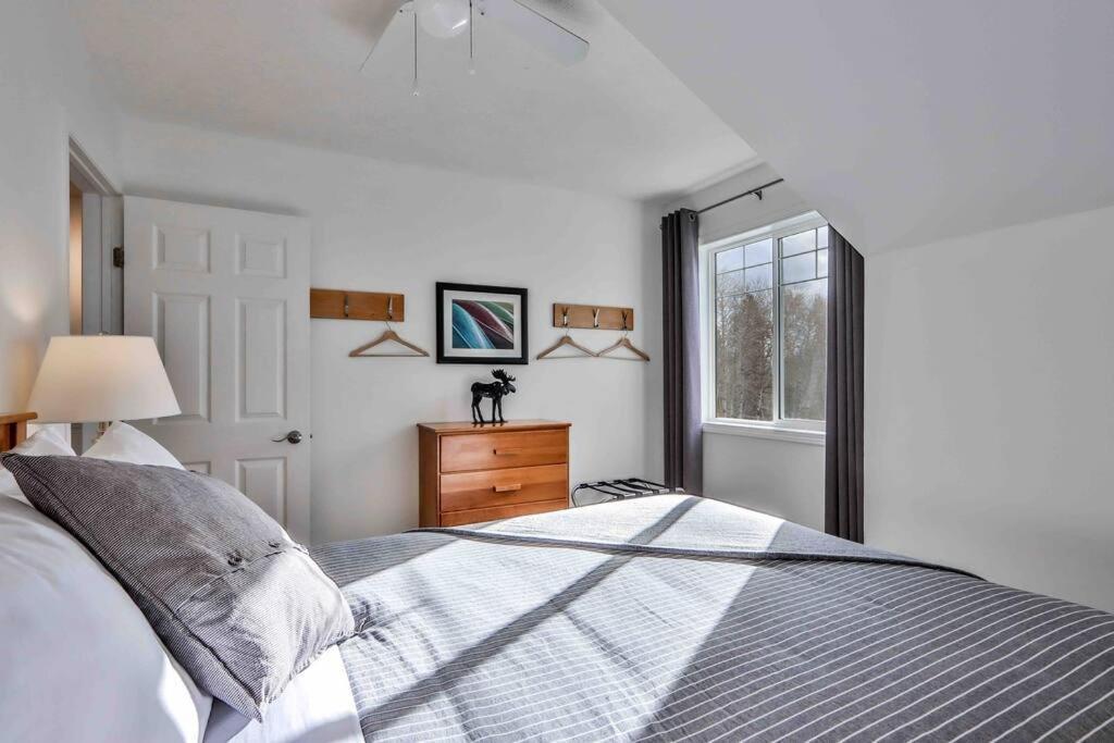 Big Mountain Views - Bright 2-story Corner Unit * Canmore