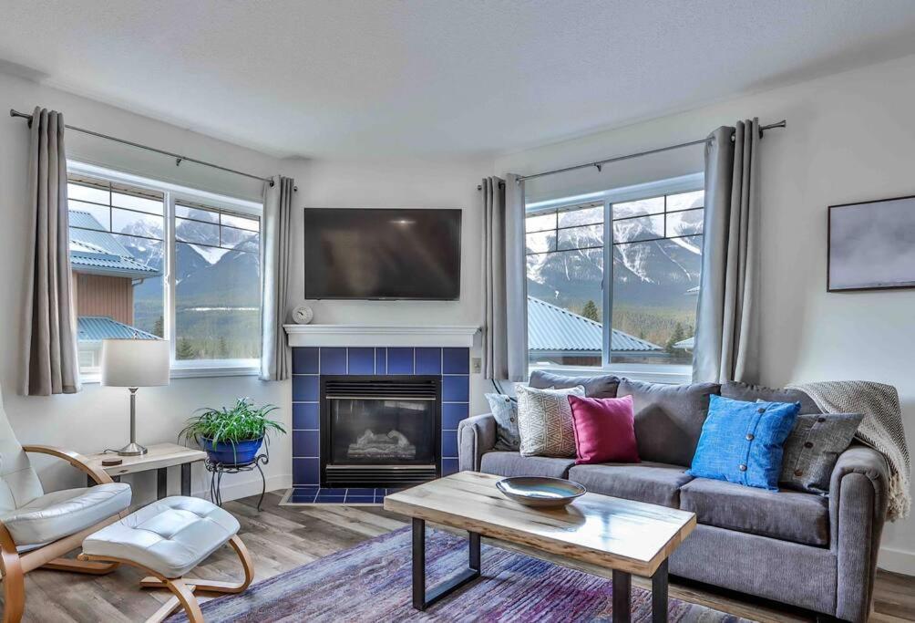 Big Mountain Views - Bright 2-story Corner Unit *