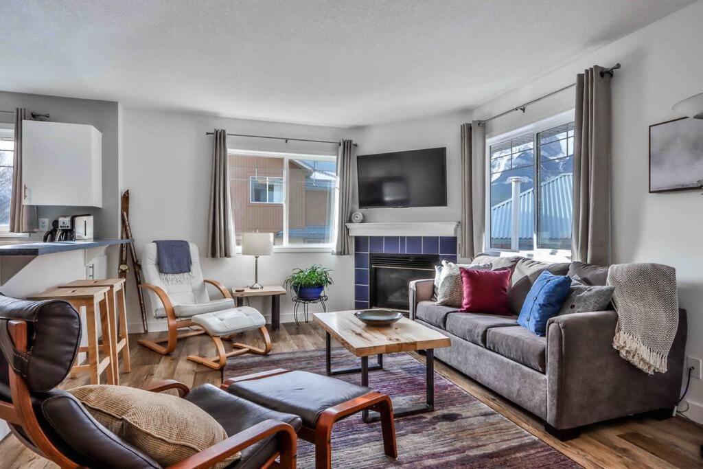 Apartment Big Mountain Views - Bright 2-story Corner Unit *