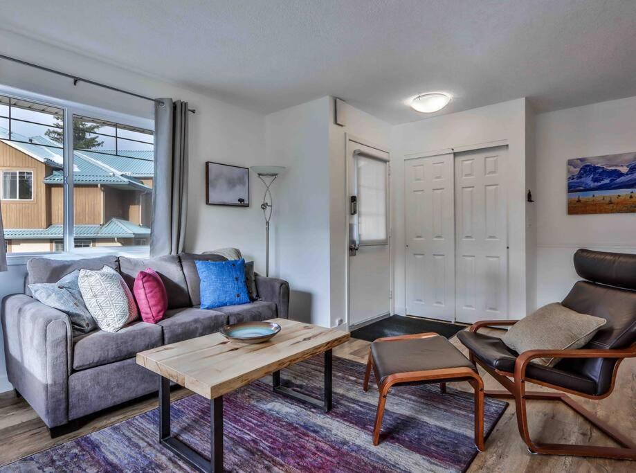 Apartment Big Mountain Views - Bright 2-story Corner Unit *