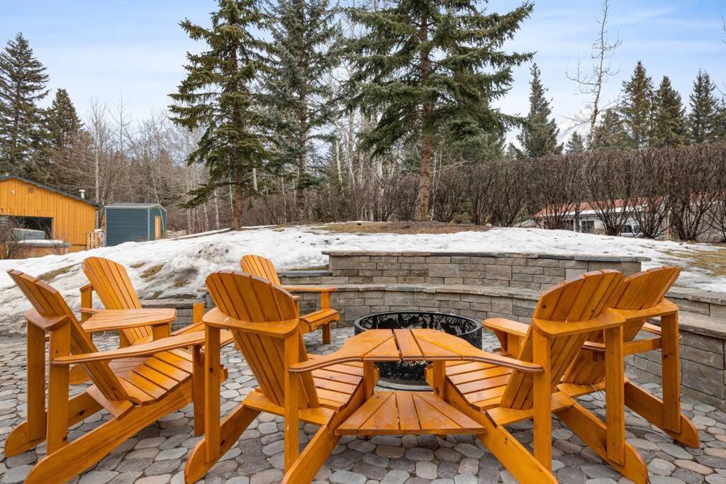 Big Mountain Views - Bright 2-story Corner Unit * Canmore